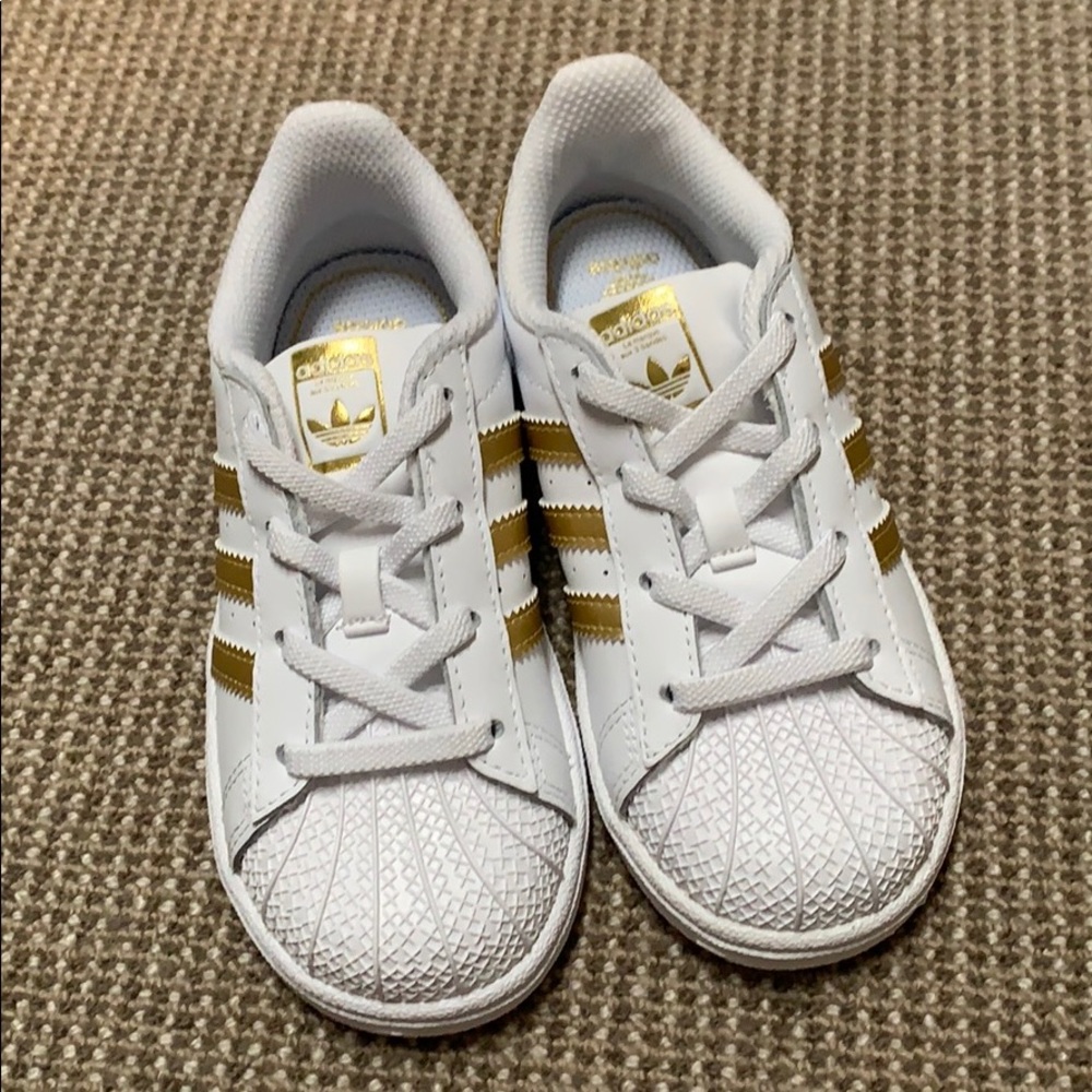 Never worn addidas sneakers size 10